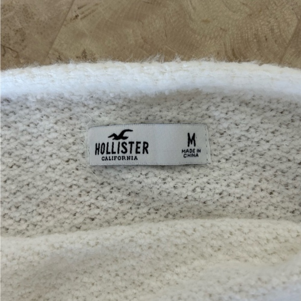 Lot of 2 Hollister Tops 1 Floral Tank Top Size S
White Halter Top Size M Juniors - Picture 4 of 12